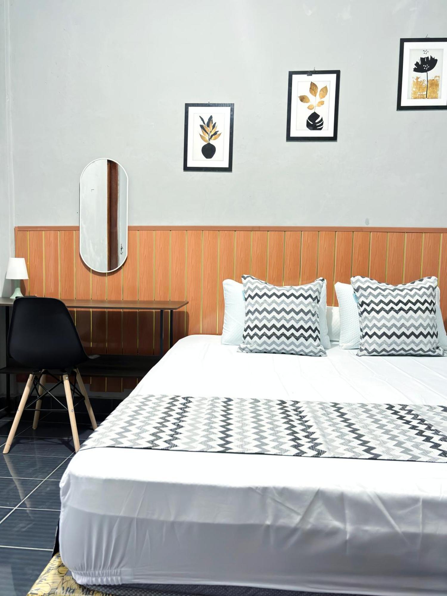 Jogja Day Inn Джокьякарта Экстерьер фото