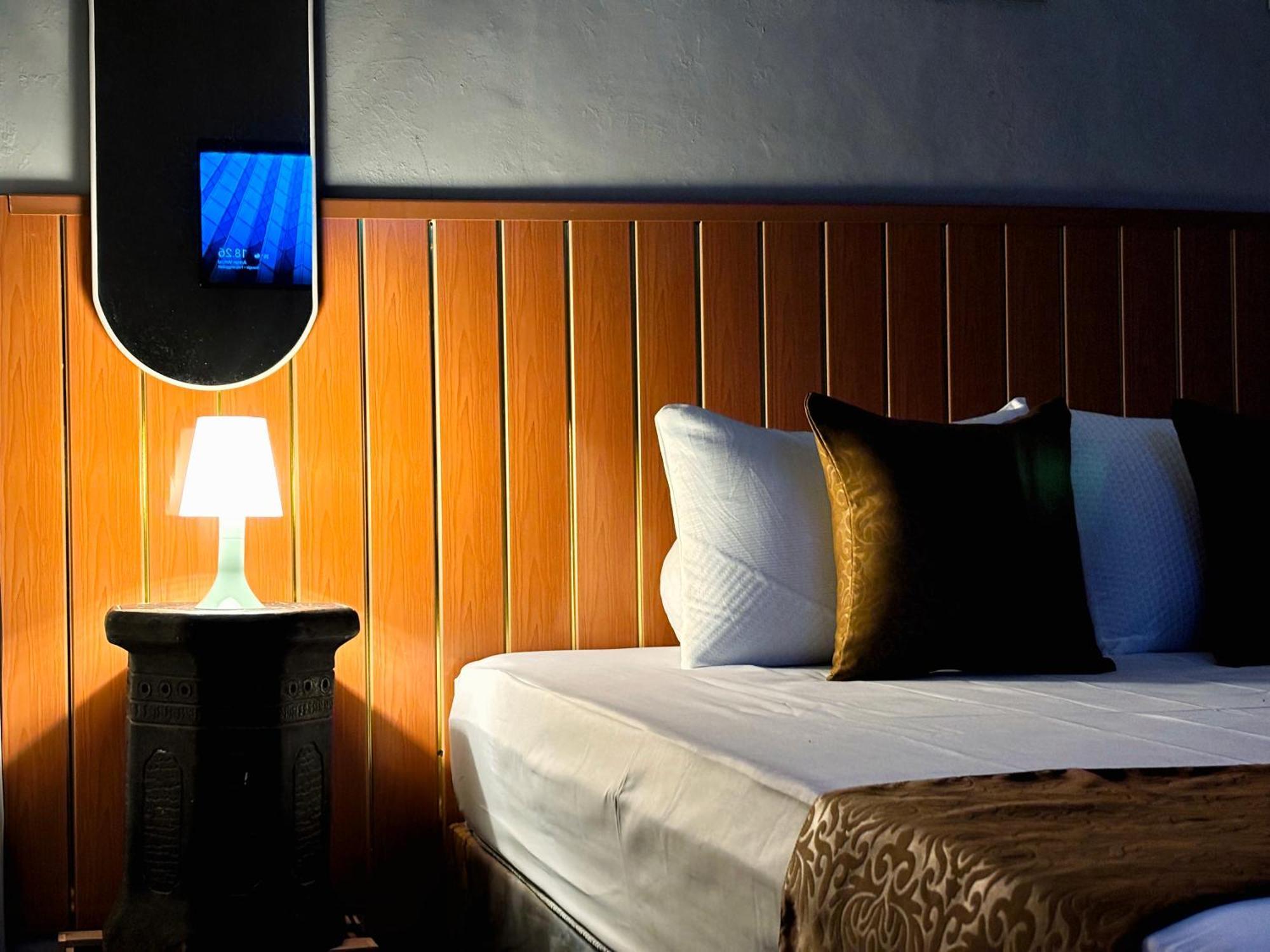 Jogja Day Inn Джокьякарта Экстерьер фото
