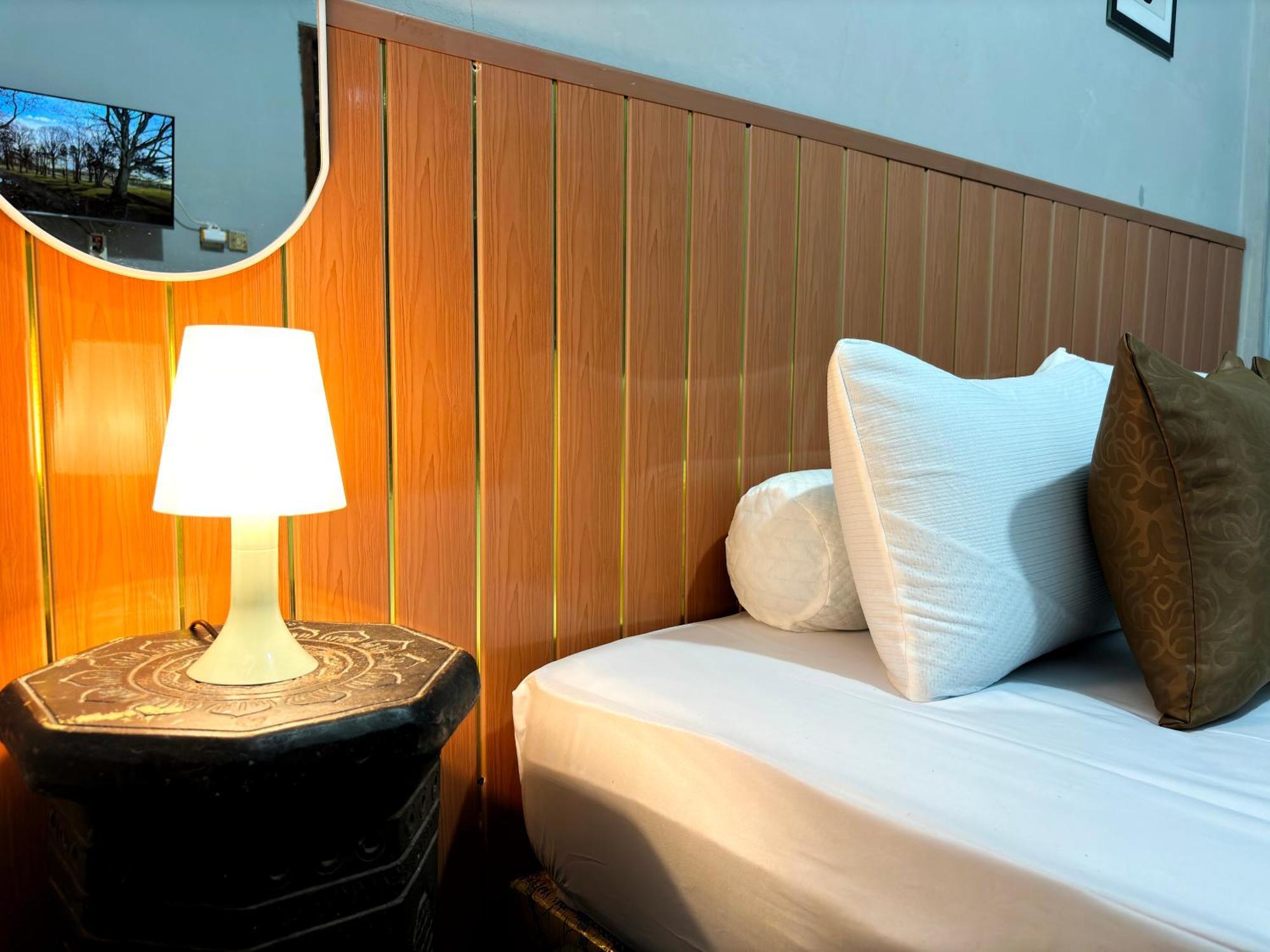 Jogja Day Inn Джокьякарта Экстерьер фото